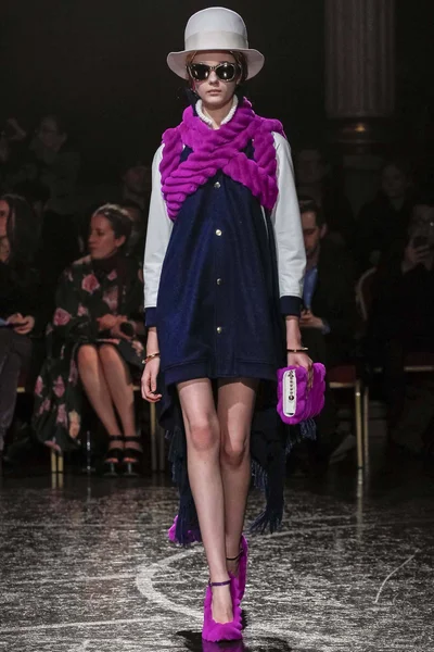 Look 16